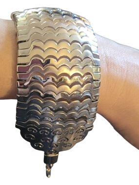 🥳5/$75!🥳 Silver Wave-Link Women's Bracelet